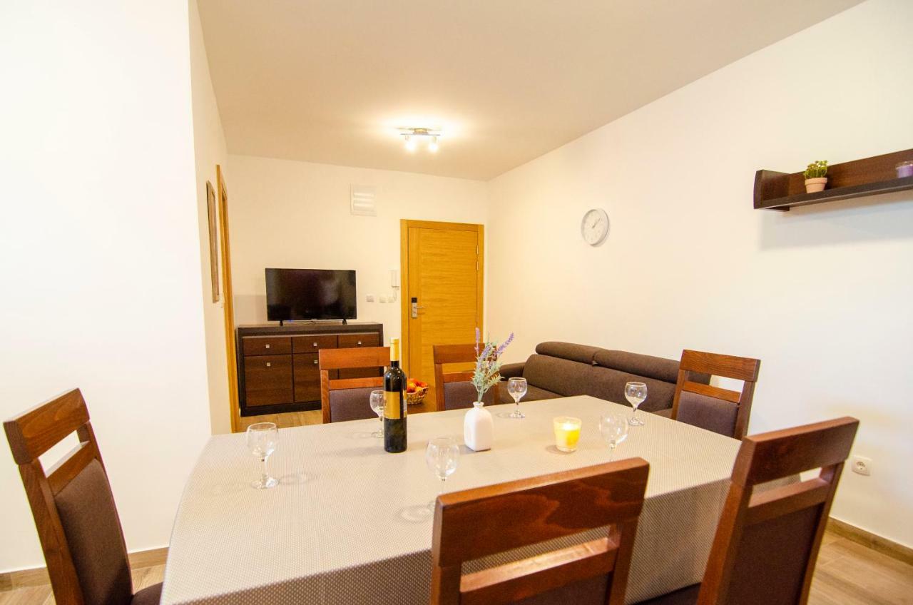 בול Apartments Sara 4 מראה חיצוני תמונה