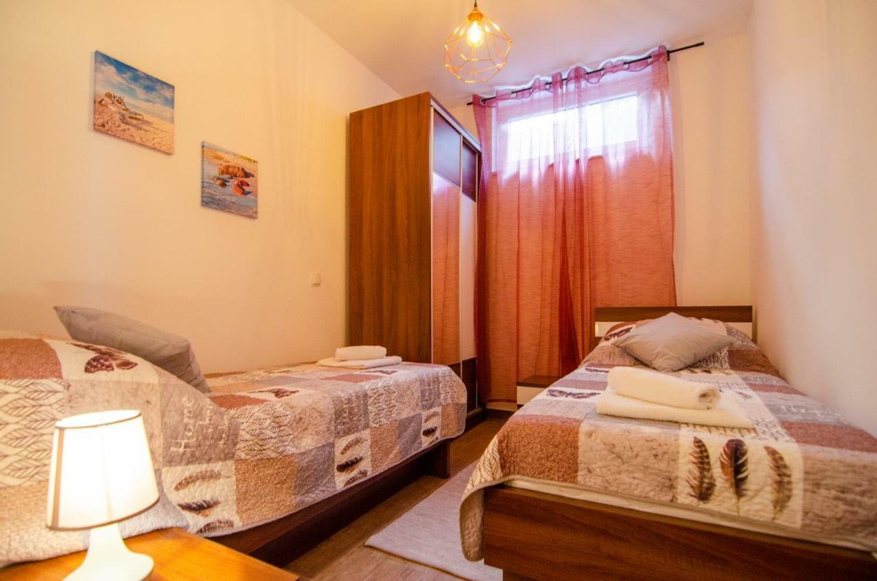 בול Apartments Sara 4 מראה חיצוני תמונה