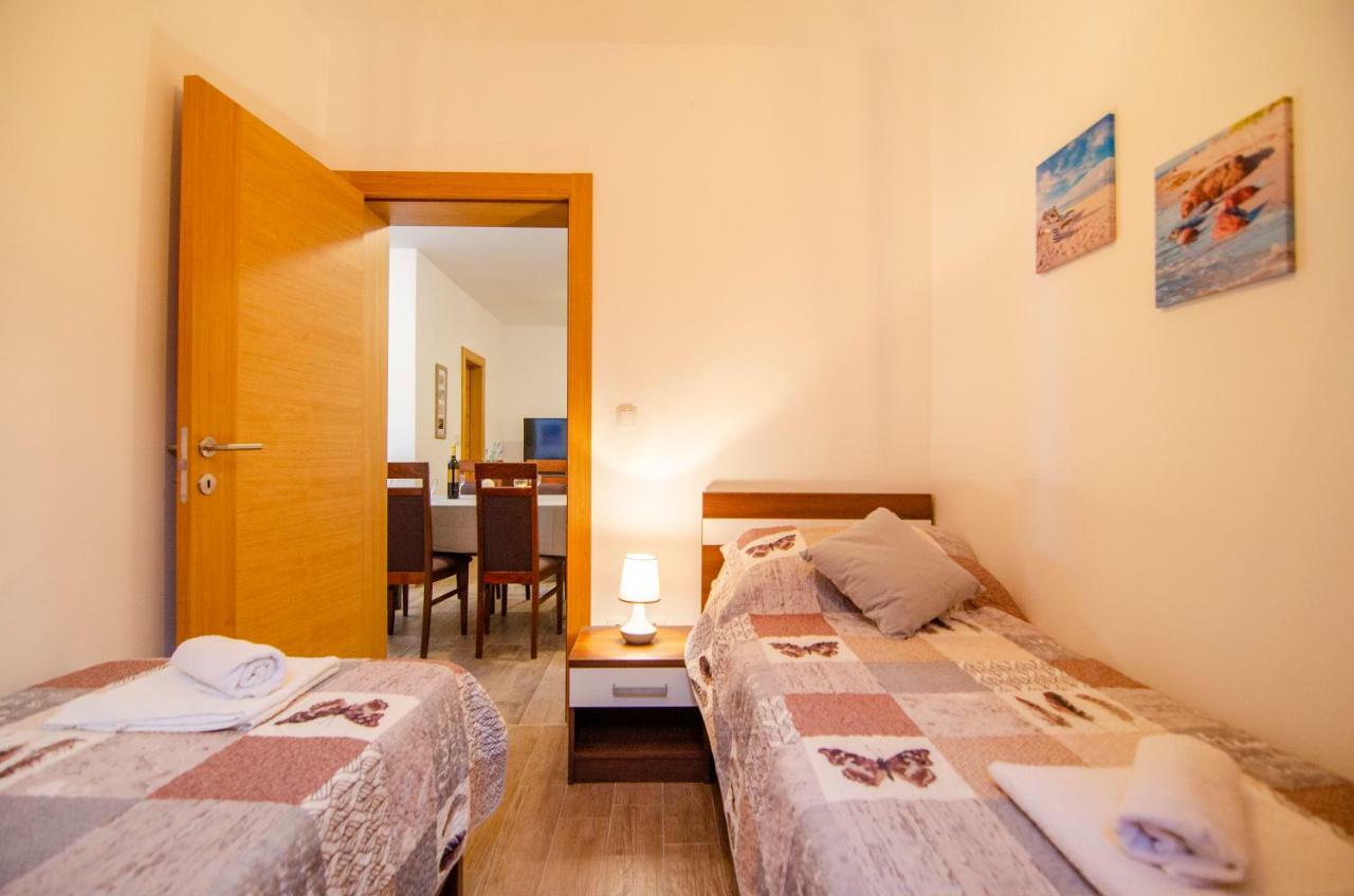 בול Apartments Sara 4 מראה חיצוני תמונה