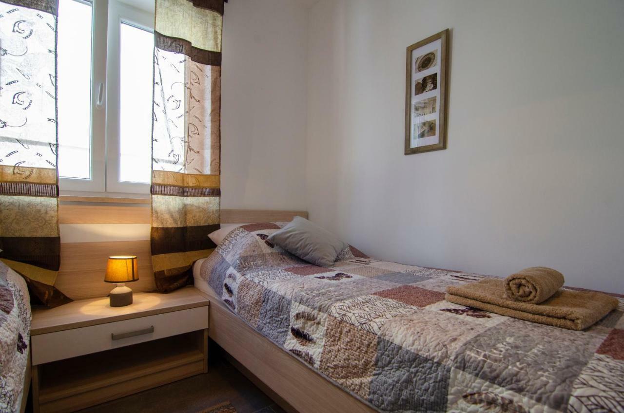בול Apartments Sara 4 מראה חיצוני תמונה
